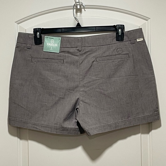 *NWT* Magellan Women’s Outdoor Chambray Athletic Hiking Short Sz 16 4.25” Inseam - Picture 5 of 10
